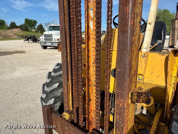 image for item FC5587 International 4500B forklift