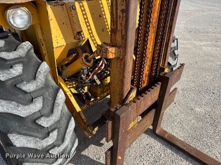 image for item FC5587 International 4500B forklift