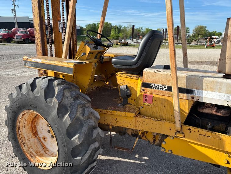 image for item FC5587 International 4500B forklift