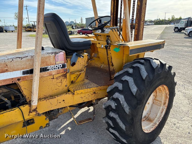 image for item FC5587 International 4500B forklift