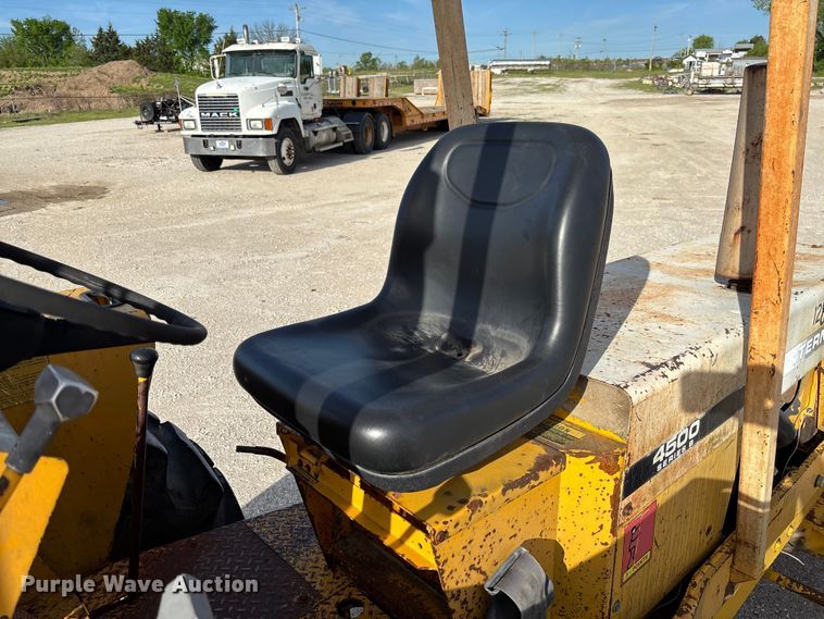 image for item FC5587 International 4500B forklift