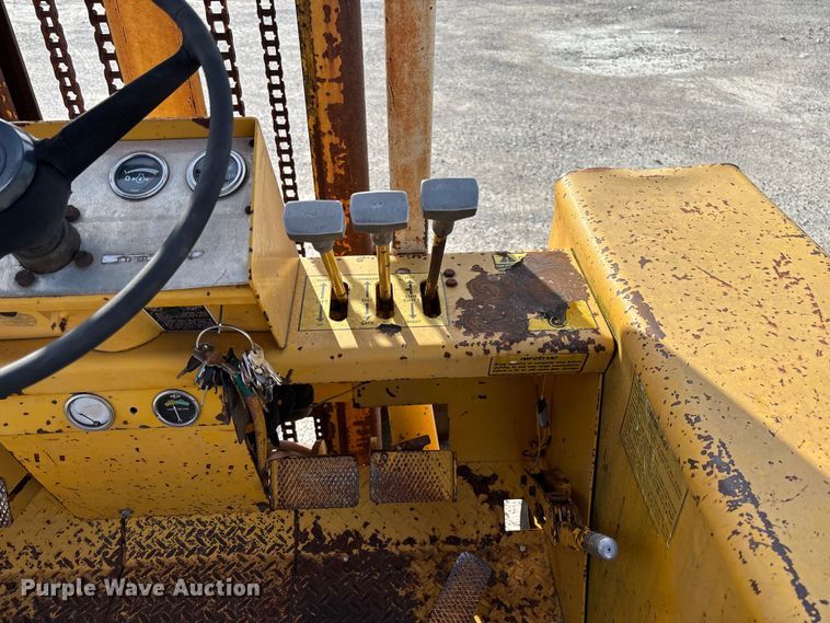 image for item FC5587 International 4500B forklift