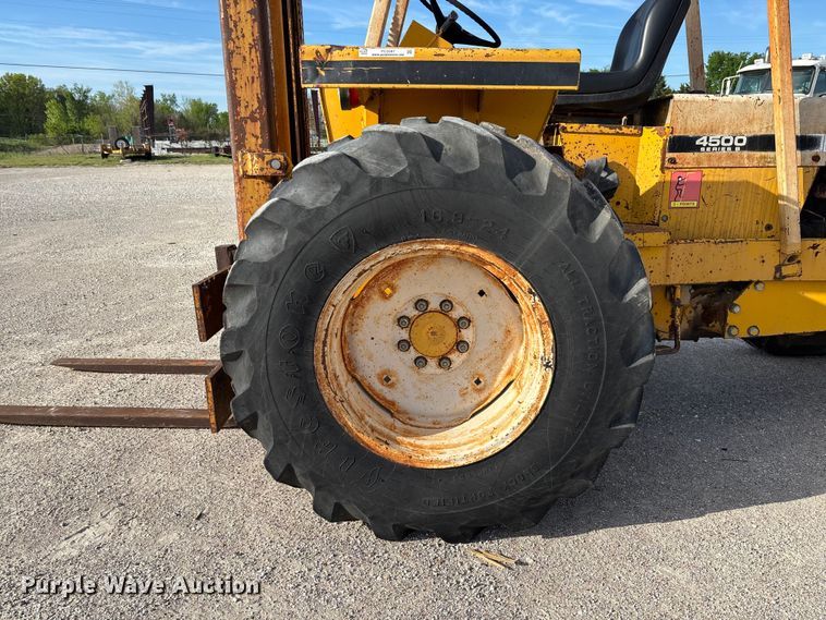 image for item FC5587 International 4500B forklift