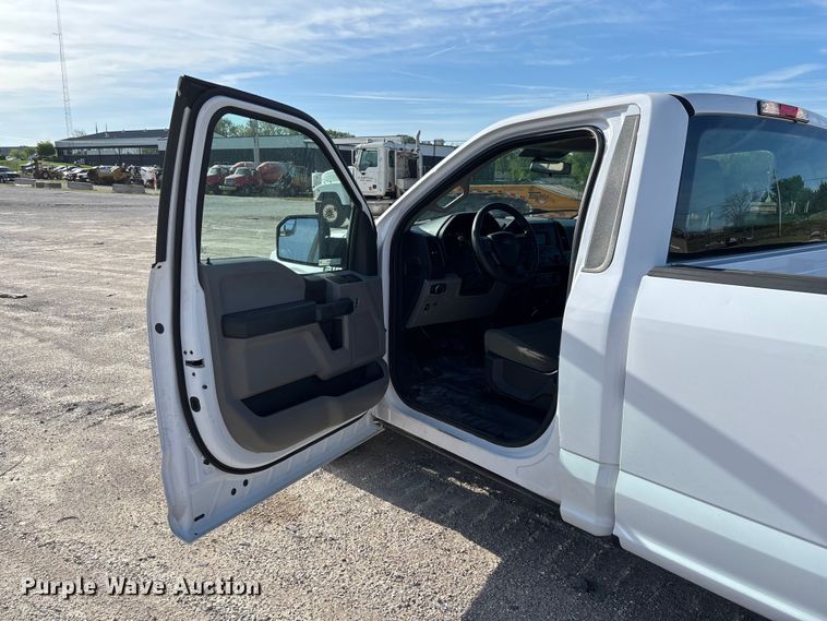 image for item FC5588 2016 Ford F150 XL pickup truck