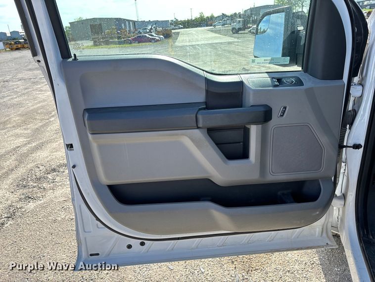 image for item FC5588 2016 Ford F150 XL pickup truck