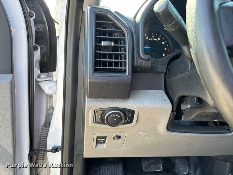 image for item FC5588 2016 Ford F150 XL pickup truck