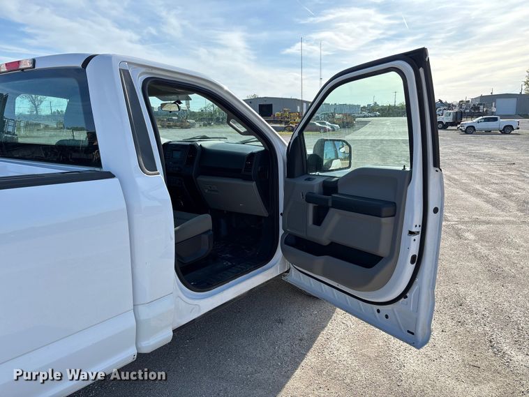 image for item FC5588 2016 Ford F150 XL pickup truck
