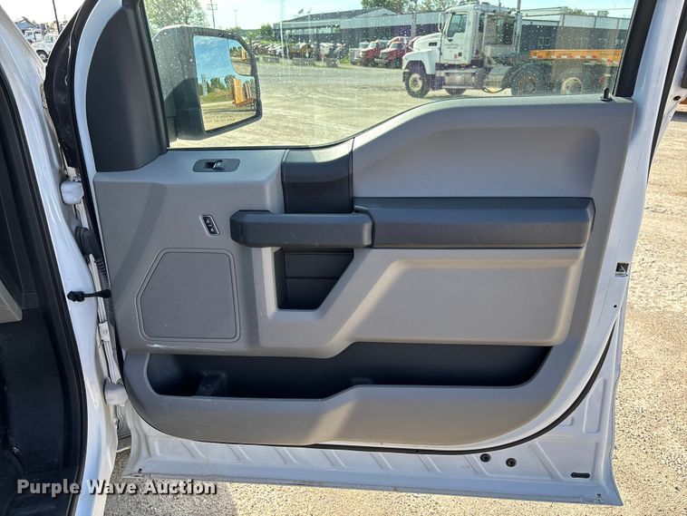 image for item FC5588 2016 Ford F150 XL pickup truck