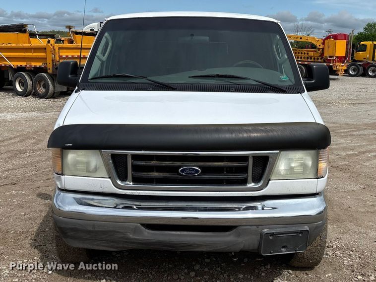 image for item FC5619 2003 Ford E350 van