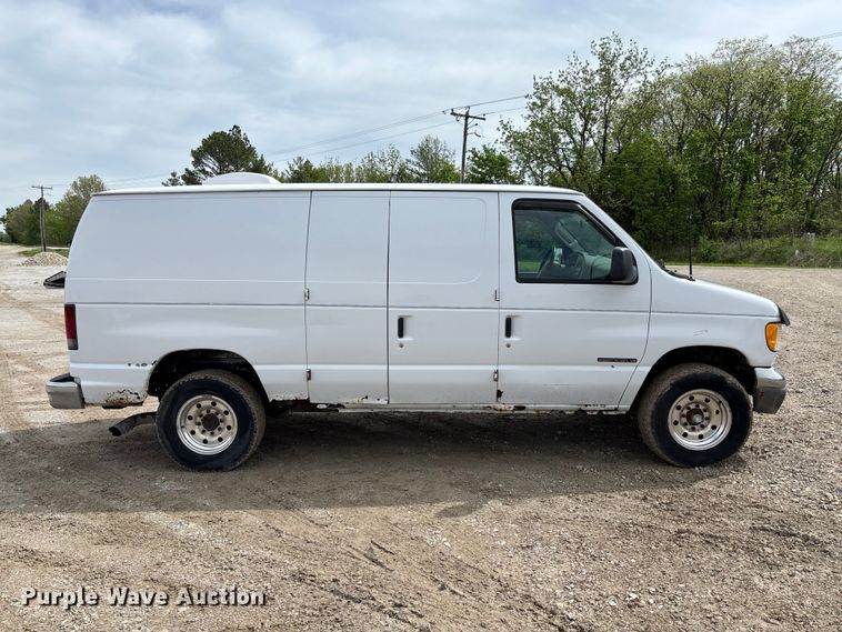image for item FC5619 2003 Ford E350 van
