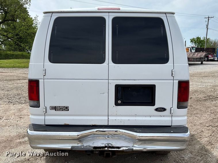 image for item FC5619 2003 Ford E350 van