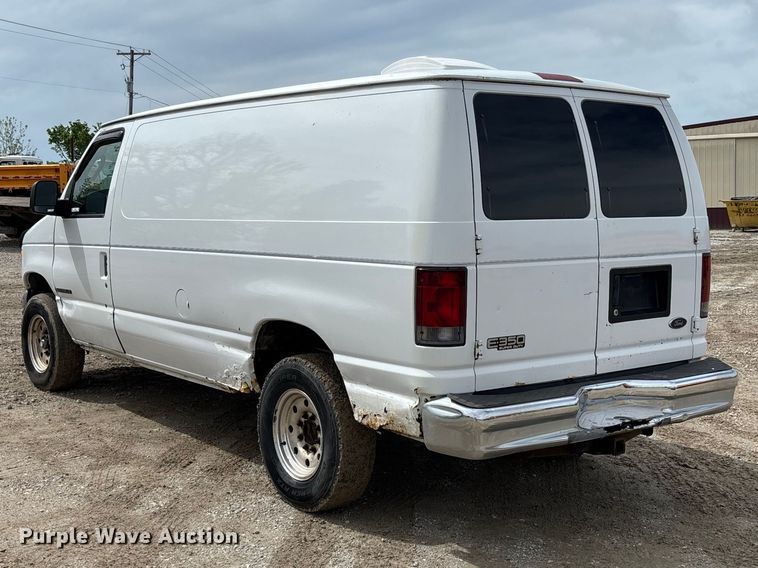 image for item FC5619 2003 Ford E350 van