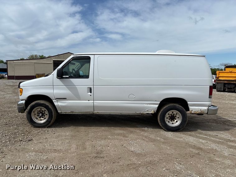 image for item FC5619 2003 Ford E350 van