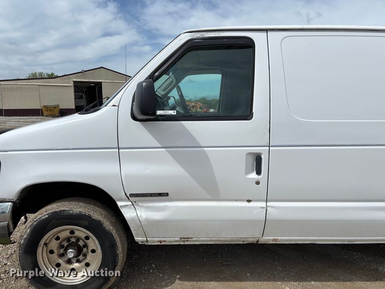 image for item FC5619 2003 Ford E350 van