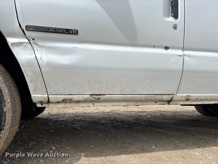 image for item FC5619 2003 Ford E350 van