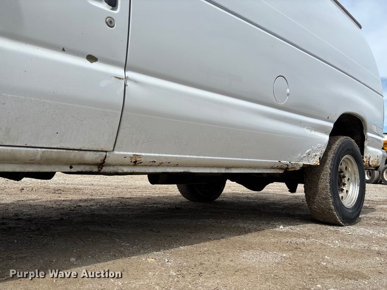 image for item FC5619 2003 Ford E350 van