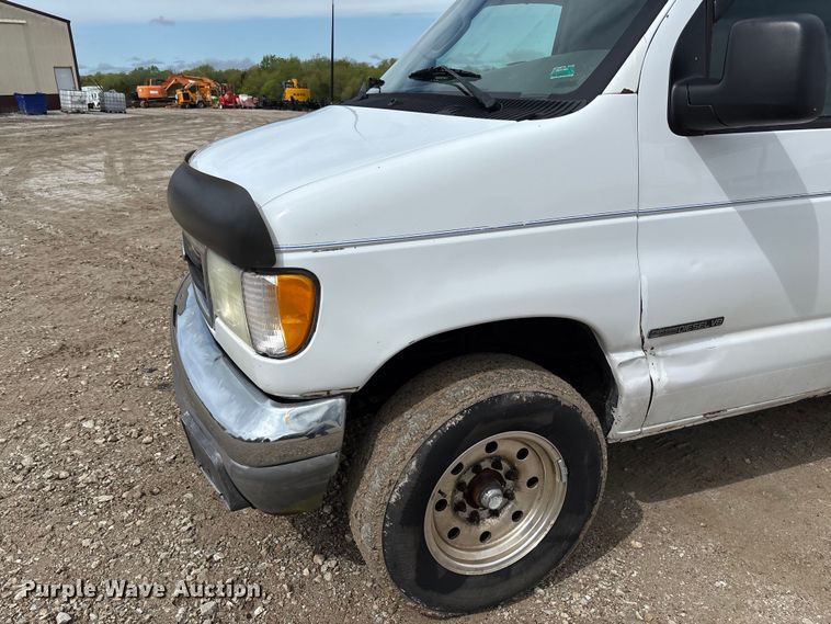 image for item FC5619 2003 Ford E350 van