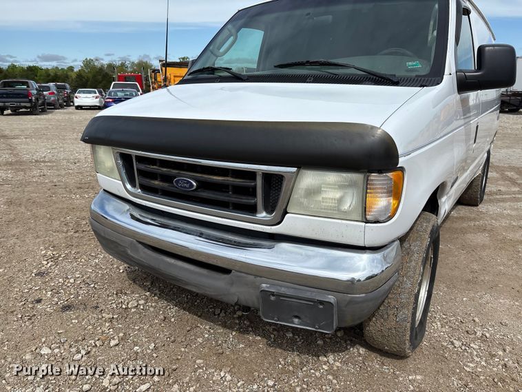 image for item FC5619 2003 Ford E350 van