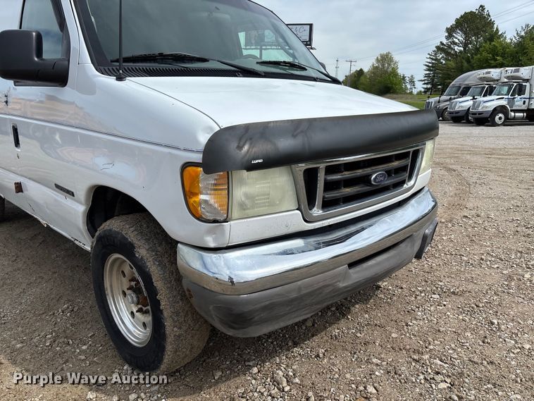image for item FC5619 2003 Ford E350 van