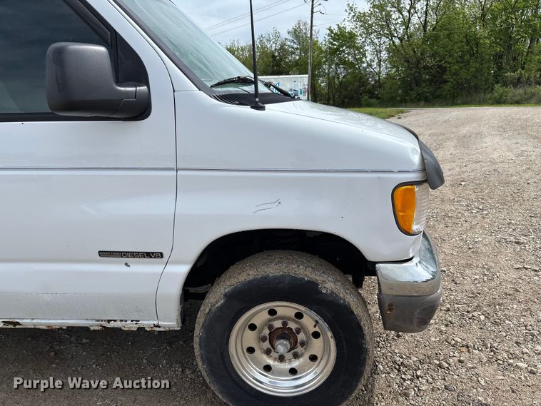 image for item FC5619 2003 Ford E350 van