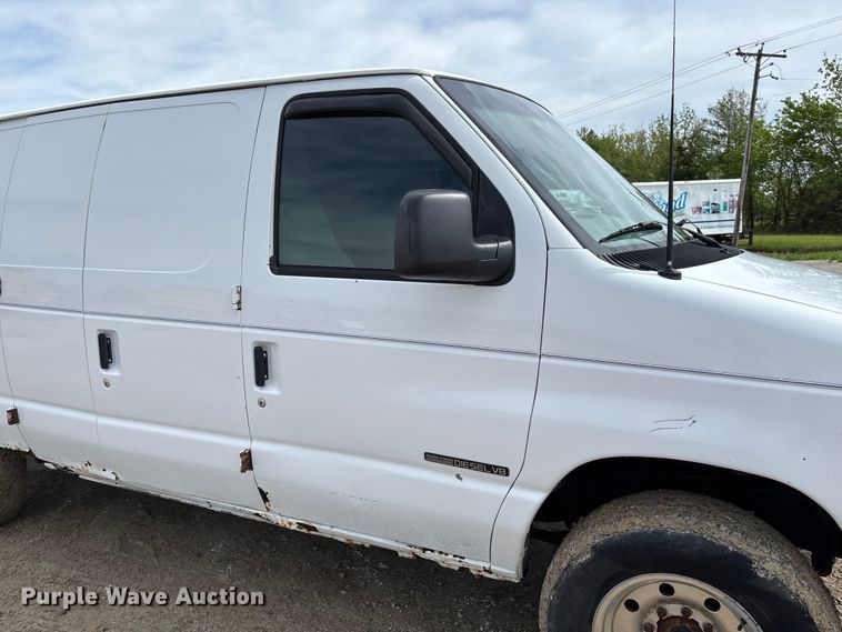 image for item FC5619 2003 Ford E350 van