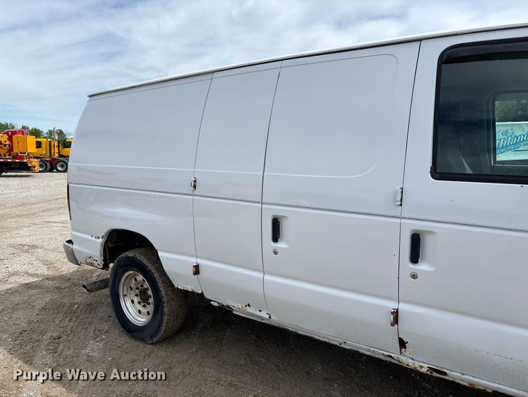 image for item FC5619 2003 Ford E350 van