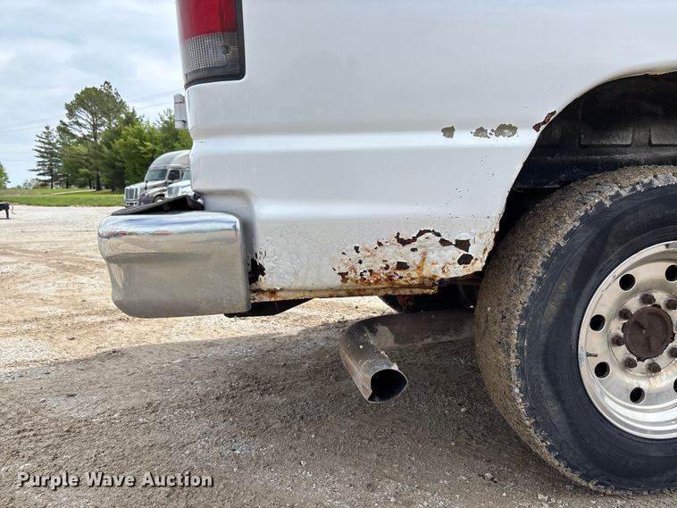 image for item FC5619 2003 Ford E350 van