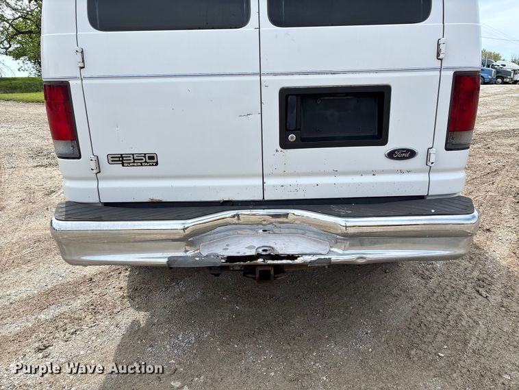 image for item FC5619 2003 Ford E350 van