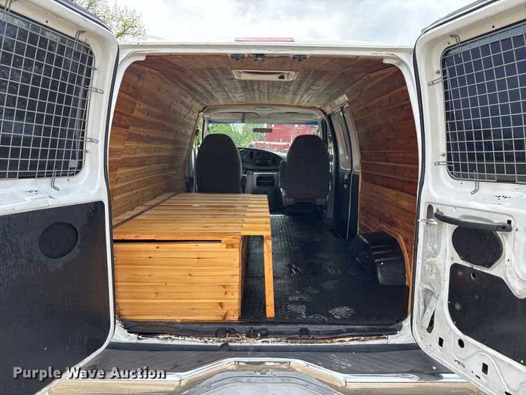 image for item FC5619 2003 Ford E350 van