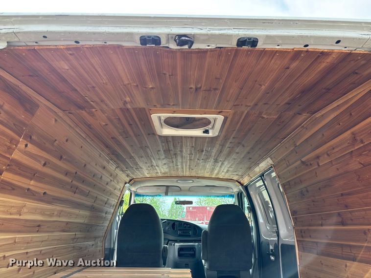 image for item FC5619 2003 Ford E350 van