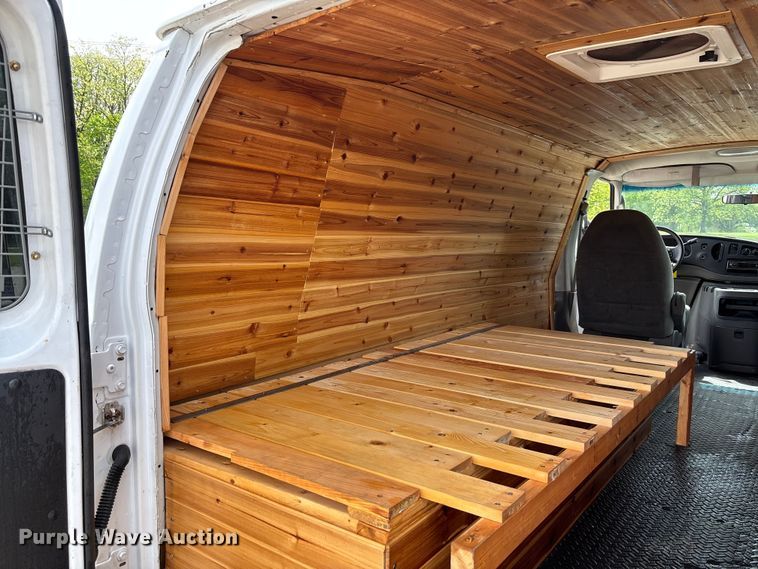 image for item FC5619 2003 Ford E350 van