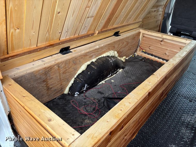 image for item FC5619 2003 Ford E350 van