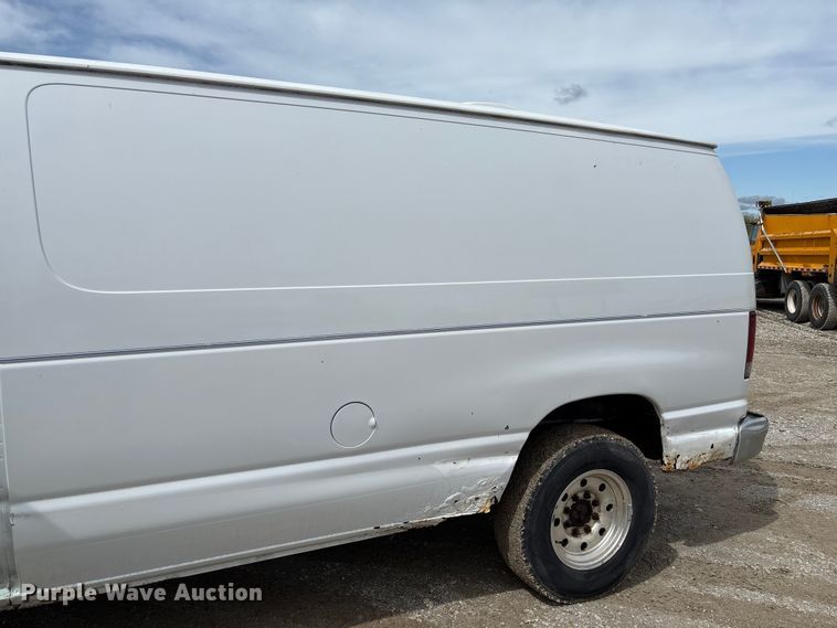 image for item FC5619 2003 Ford E350 van