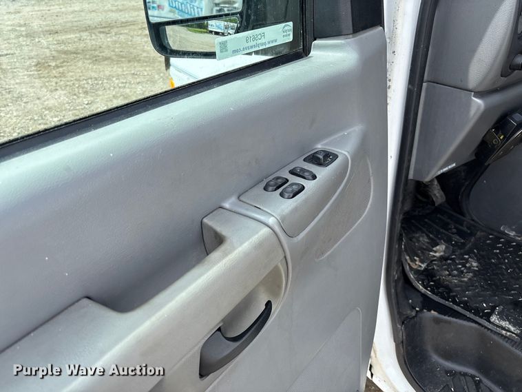 image for item FC5619 2003 Ford E350 van