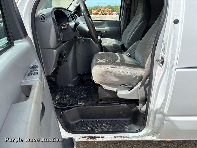 image for item FC5619 2003 Ford E350 van