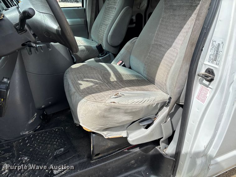 image for item FC5619 2003 Ford E350 van