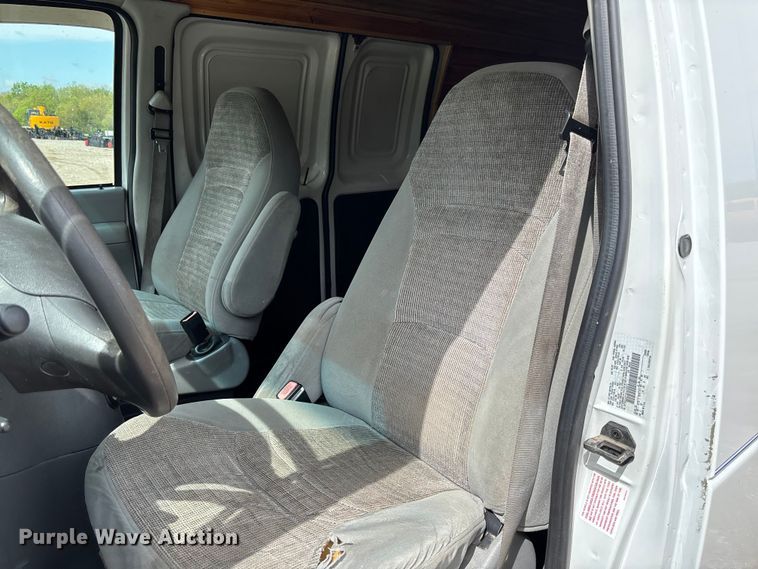 image for item FC5619 2003 Ford E350 van