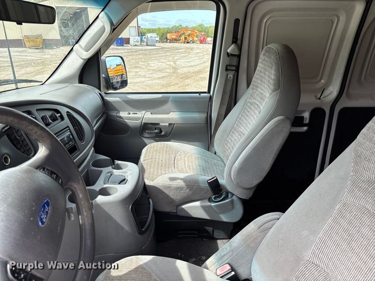 image for item FC5619 2003 Ford E350 van