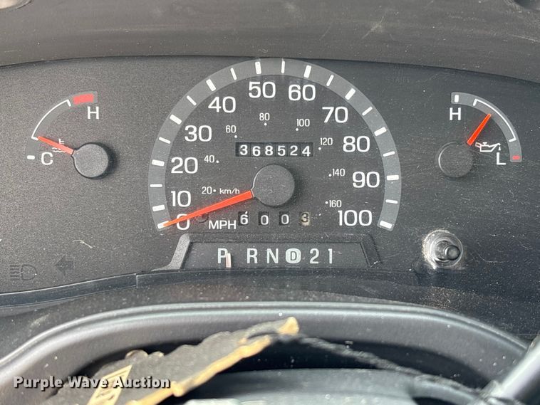 image for item FC5619 2003 Ford E350 van