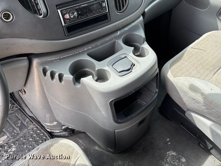 image for item FC5619 2003 Ford E350 van