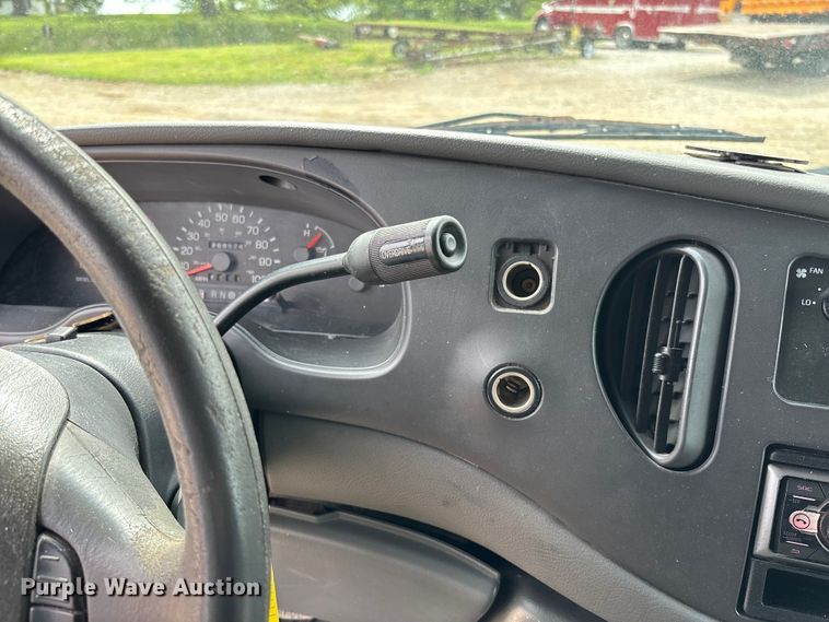 image for item FC5619 2003 Ford E350 van