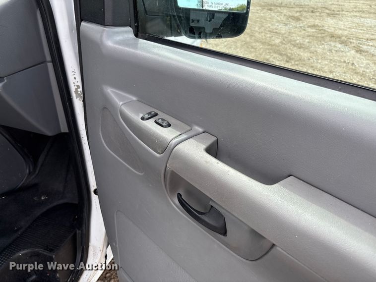 image for item FC5619 2003 Ford E350 van