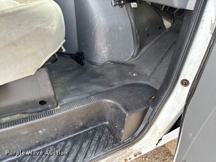image for item FC5619 2003 Ford E350 van