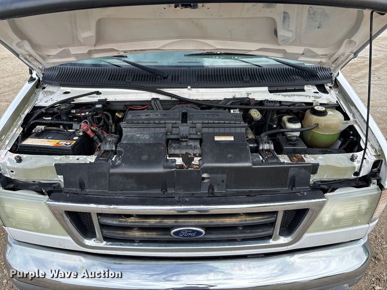 image for item FC5619 2003 Ford E350 van
