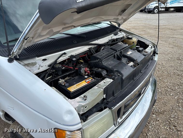 image for item FC5619 2003 Ford E350 van