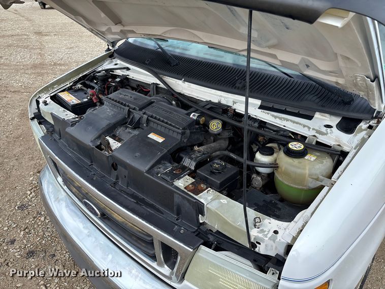 image for item FC5619 2003 Ford E350 van