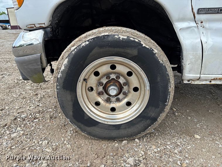 image for item FC5619 2003 Ford E350 van