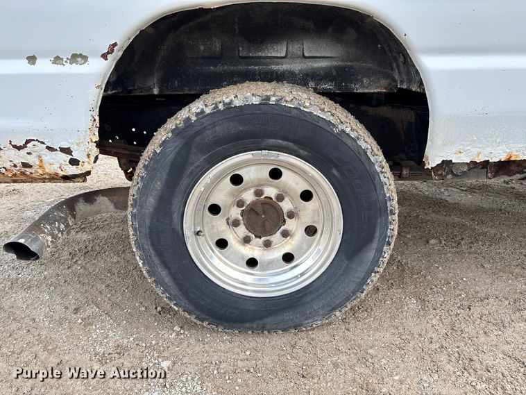 image for item FC5619 2003 Ford E350 van