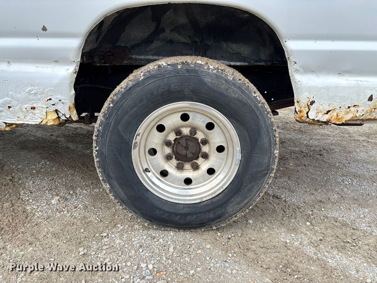 image for item FC5619 2003 Ford E350 van