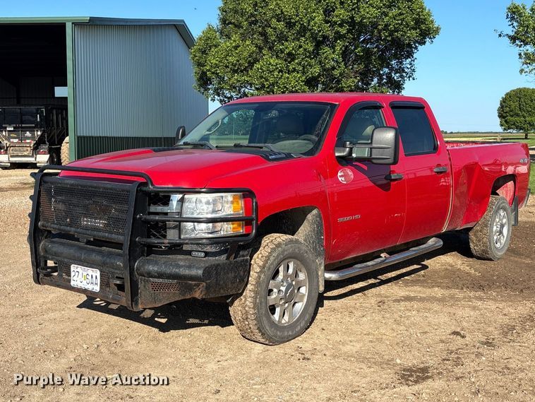 2011 Chevrolet Silverado 3500HD Crew Cab pickup truck